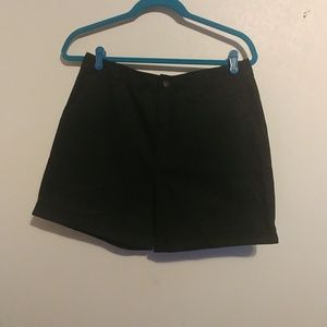 High-rise Cuffed Woven Shorts- Black